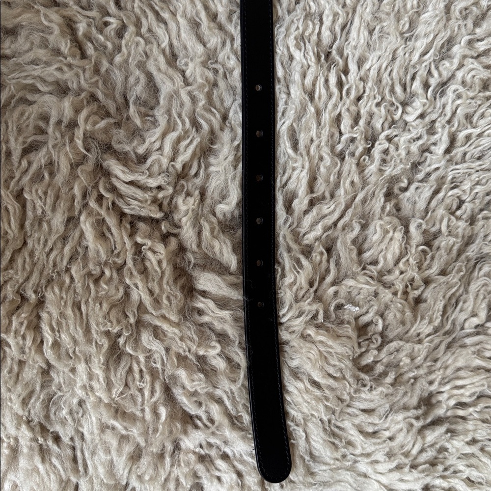 GUCCI GG Marmont reversible thin belt

Box, Dust bag, Receipt & both belt loops - Picture 5 of 9
